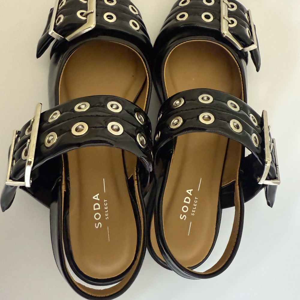 Soda Select Faux Black Patton Buckle Flats NWOT/Box - Picture 6 of 9